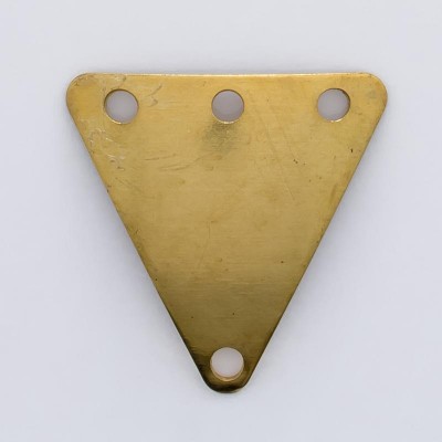 Detalhes do produto Triângulo invertido abaulado com 4 furos 15,29mmx15,27mm