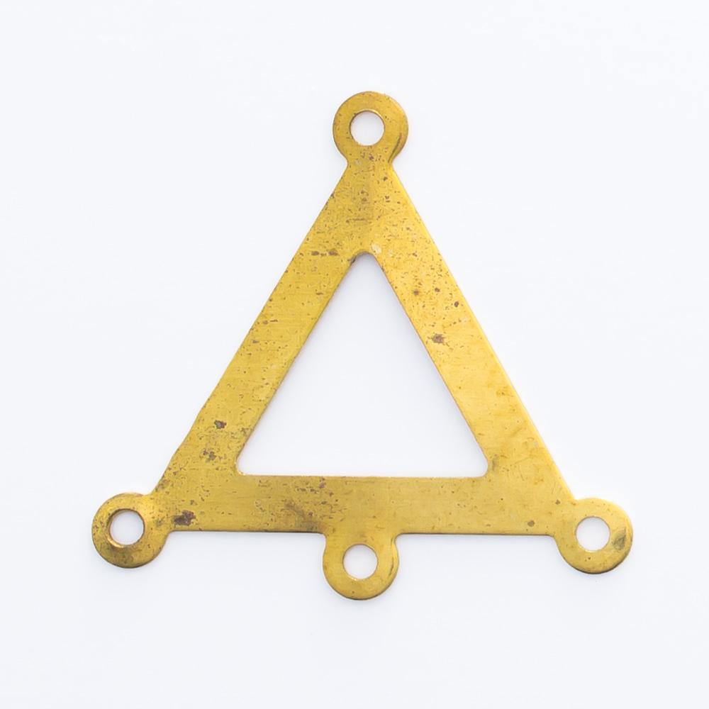 Triângulo com 4 argolas 17,94mmx19,17mm